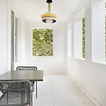 Retreat By Reframe In Πανσιόν