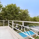 Πανσιόν Retreat By Reframe In 3*