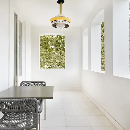 Retreat By Reframe In Πανσιόν