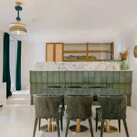 Retreat By Reframe In Порту